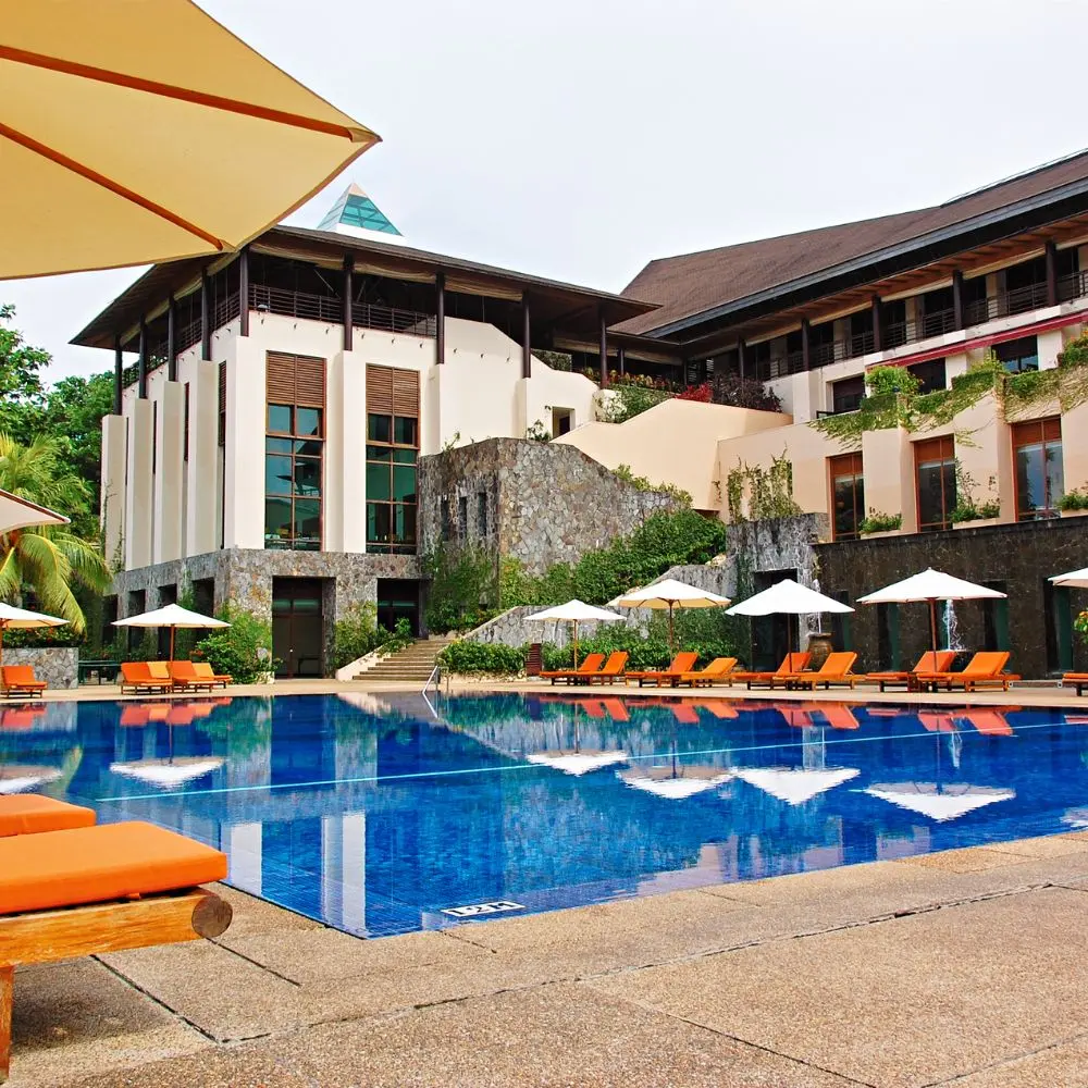 Hotels & Resorts
